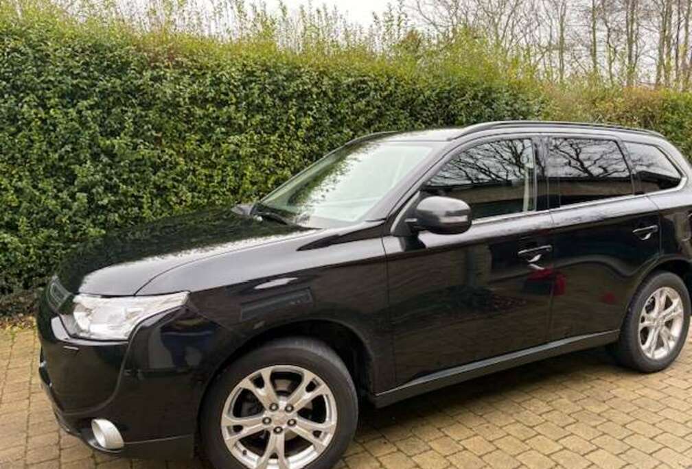 Mitsubishi Outlander 2.2 DI-D 4WD Instyle
