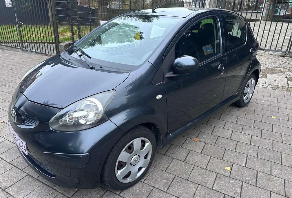 Toyota PRTE A IMMATRICULER