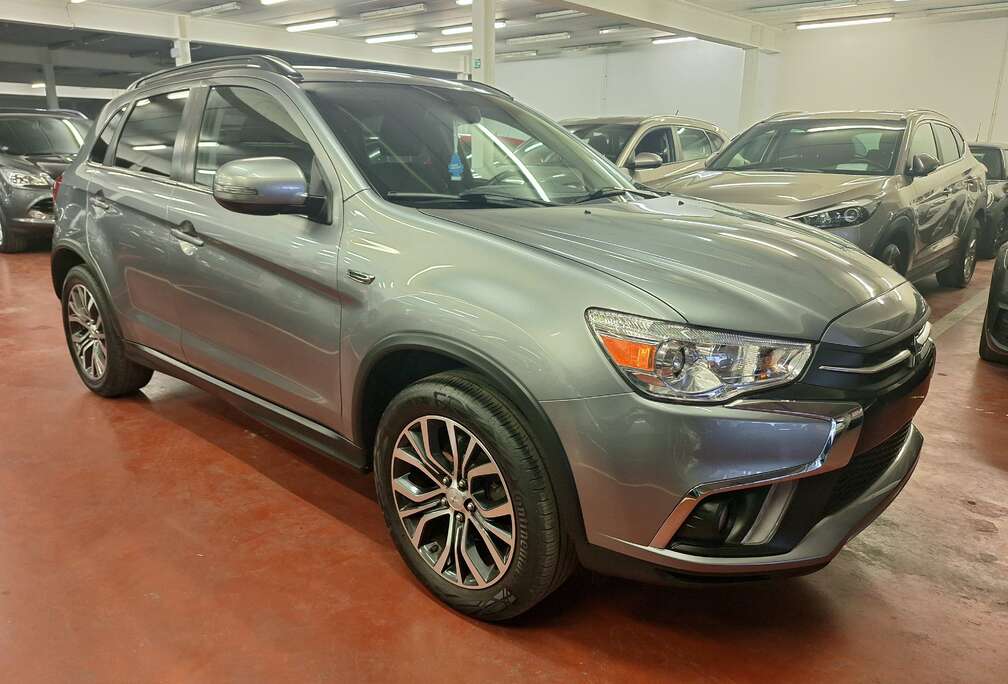 Mitsubishi 1.6i 2WD Instyle - 11.800 € HTVA