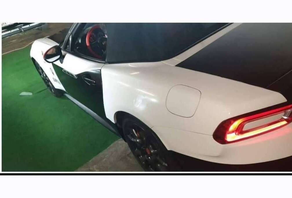 Abarth 124 Spider cabriolet  (voiture numérotée)