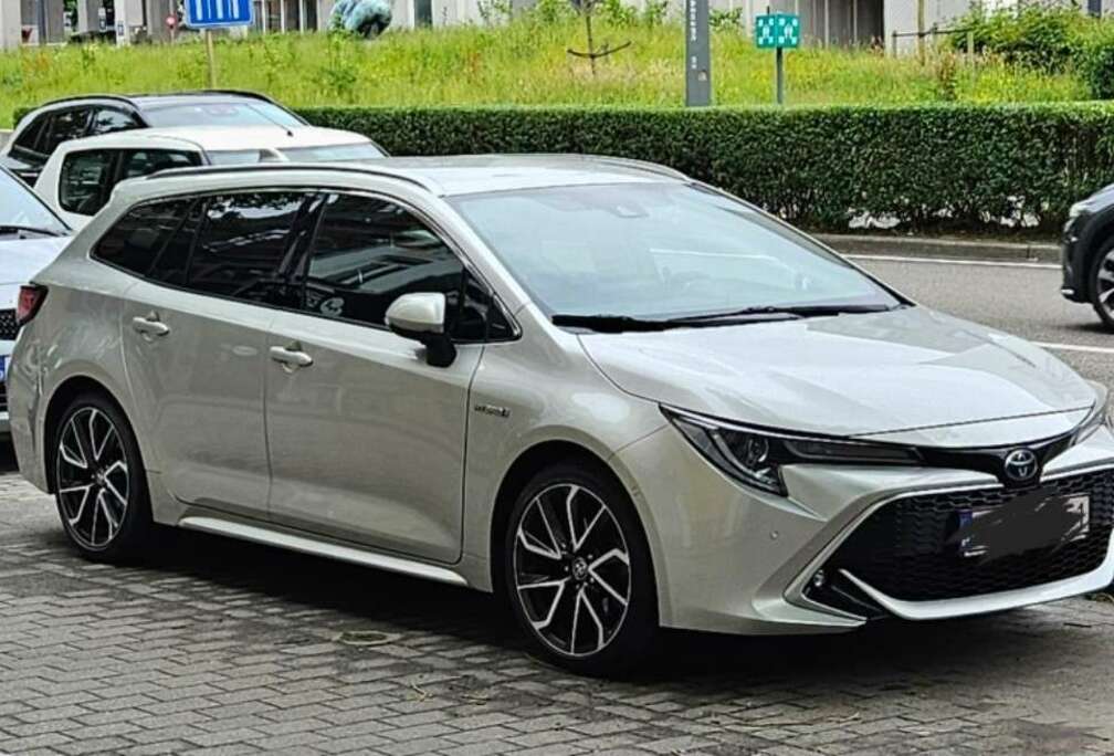 Toyota Hybride touring sport 2 litres