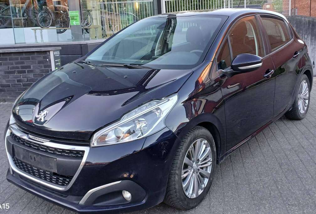 Peugeot 208 1.2i PureTech Signature