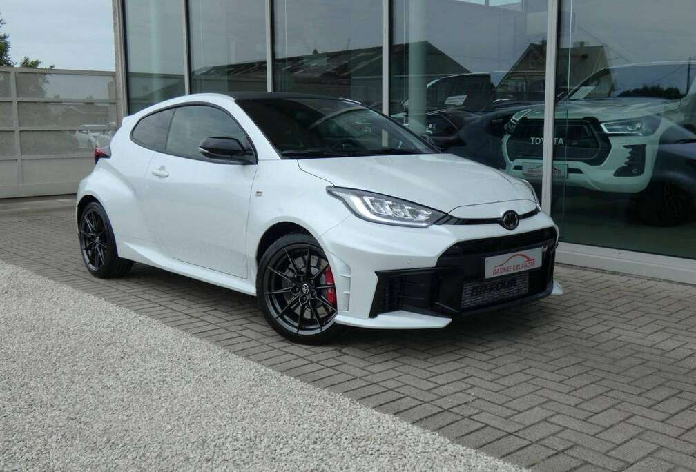 Toyota GR AUTOMAAT 280pk High Performance +Sperdiff +FORGED WHEELS +PREMIUM PACK (Dodehoek+JBL+Parkeersensoren+Zetelverwarming)