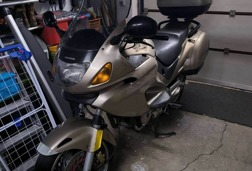 Honda 650cc     RC47
