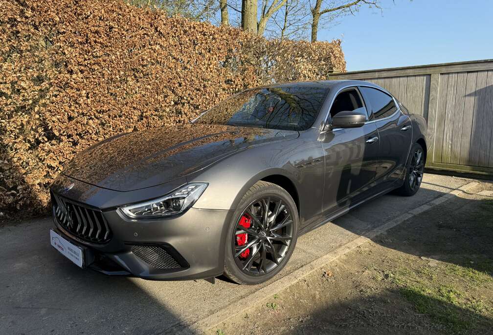 Maserati 30.0i benzine  Ferrari blok