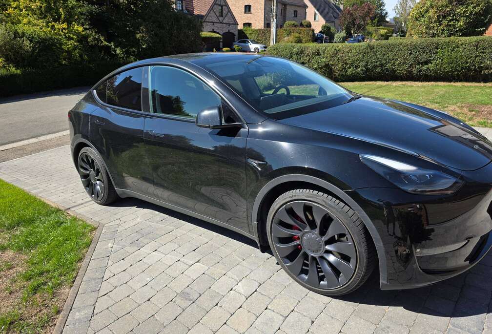 Tesla Model Y 72.5 kWh Dual Motor Performance (377 kW)