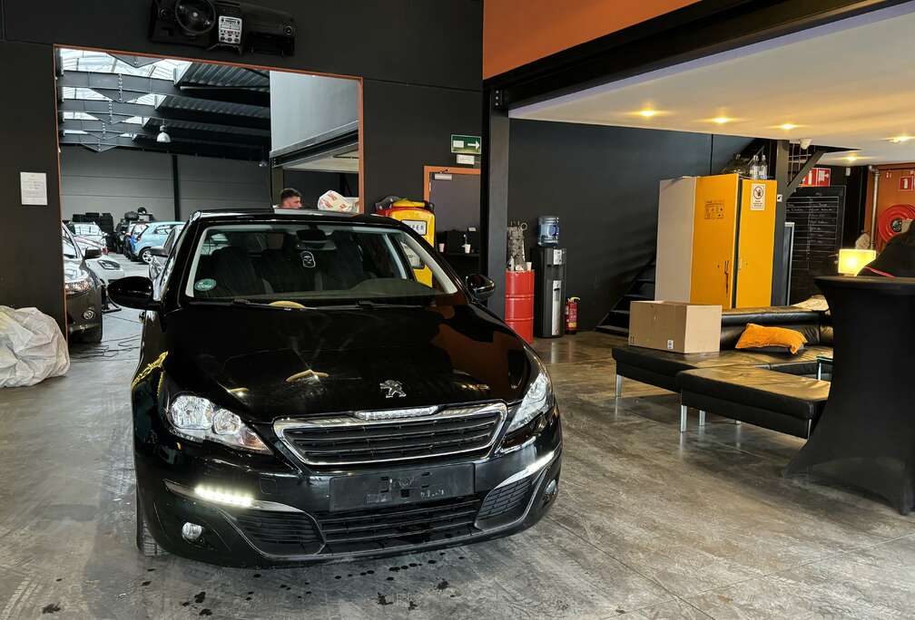 Peugeot 1.2 FULL BLACK - A/C - MEDIA/TEL - NAVI - CAM