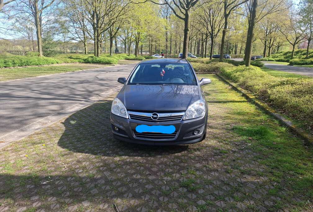 Opel Astra 1.7 CDTi ECOTEC Cosmo DPF