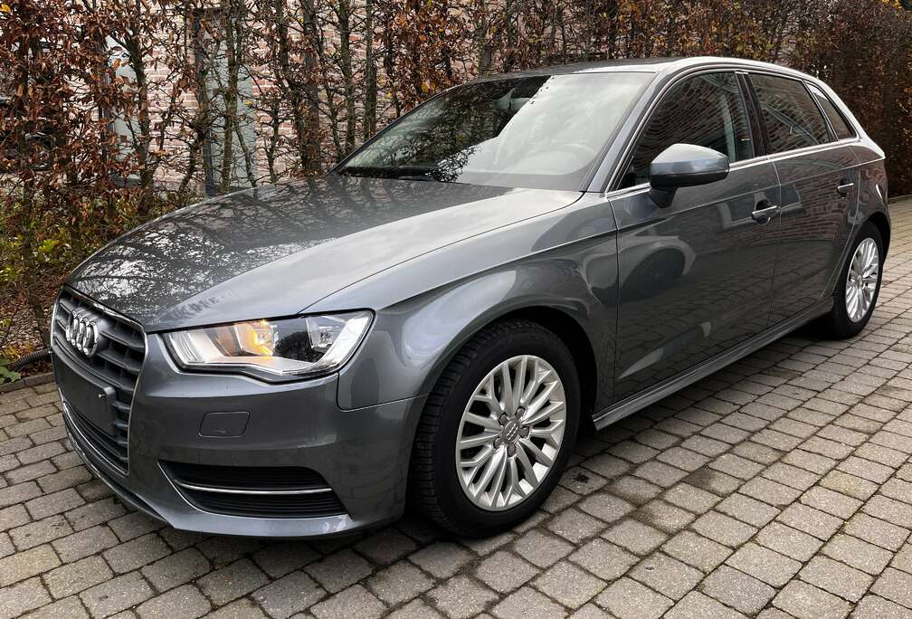 Audi Sportback 1.6 TDi / ALU / PDC / CLIMA / NAVI