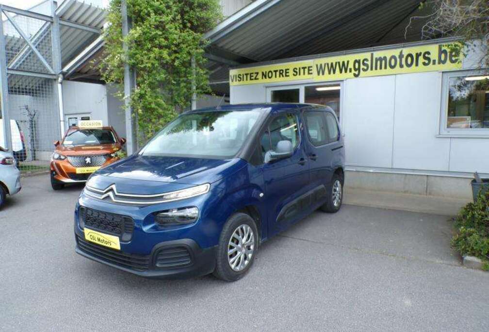 Citroen 1.2i 110cv 5 Places Bleu 03/19 Airco GPS Bluetooth