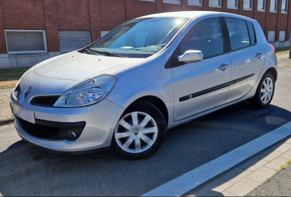 Renault 1.6i Essence - 2005 - AUTO - PRTE IMMATRICULÉE