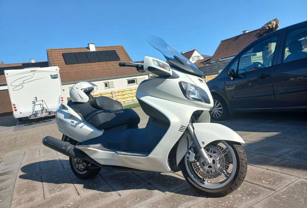 Suzuki AN650