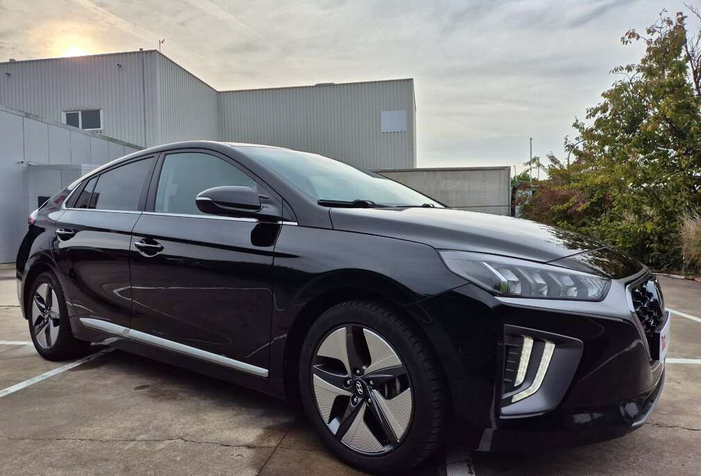 Hyundai 1.6 GDi HEV // HYBRID // 2022