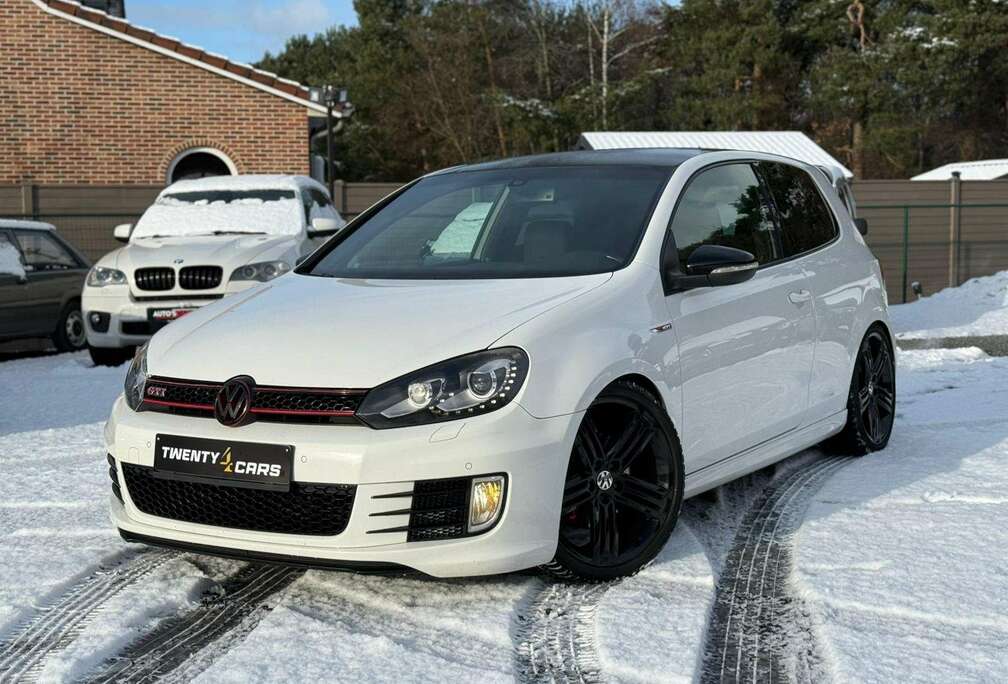 Volkswagen Automaat 211Pk Benzine 2.0 Xenon Navi CruiseC