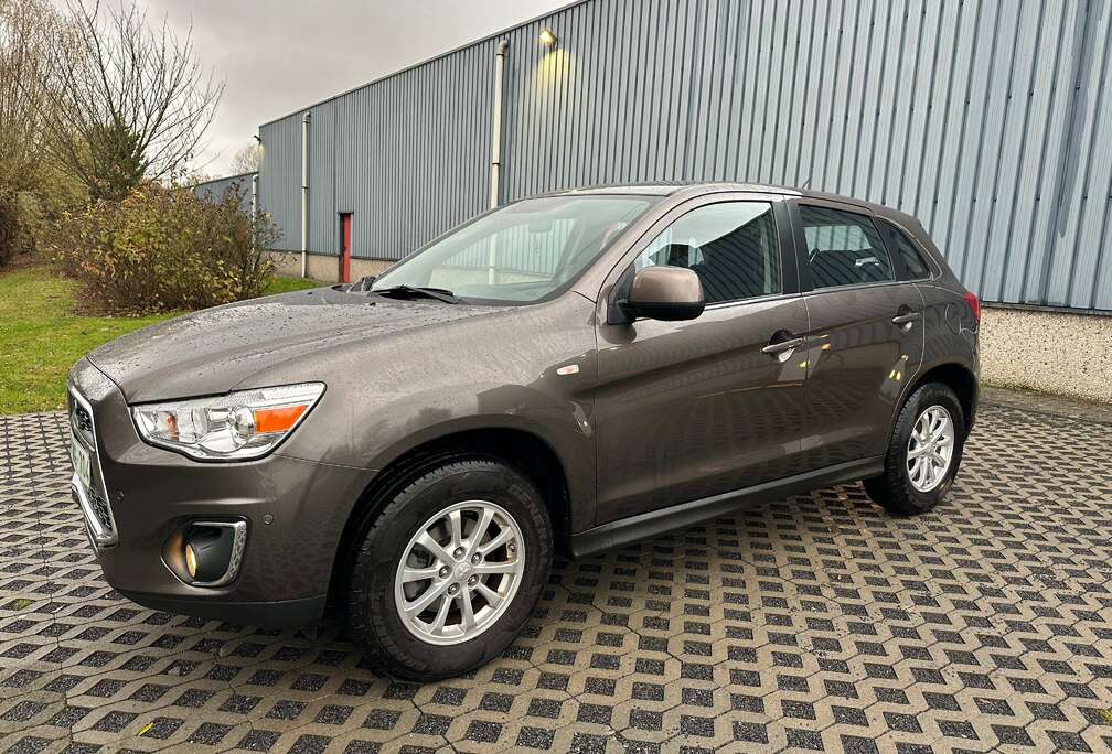 Mitsubishi 1.6i 2WD Touch Edition