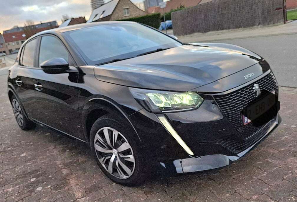 Peugeot Pegeut e-208 full black Active Pack
