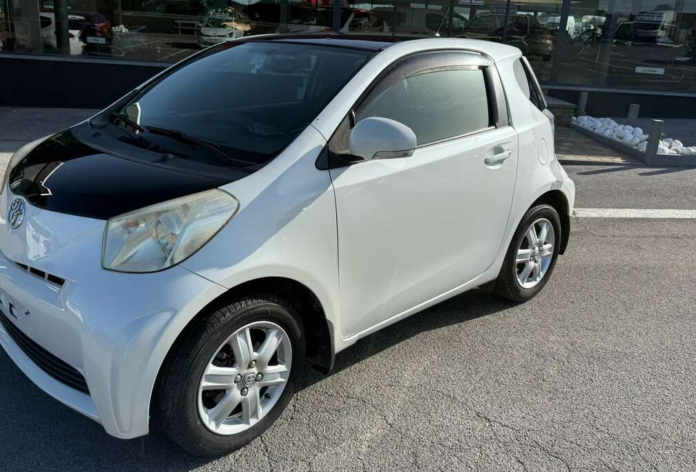 Toyota EXPORT OU MARCHAND ROULE IMPECCABLEMENT