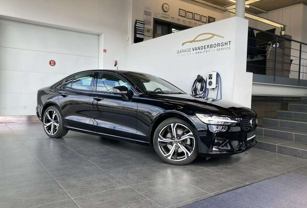 Volvo PLUS DARK HYBRID BENZINE  OPEN DAK+TAL VAN OPTIES