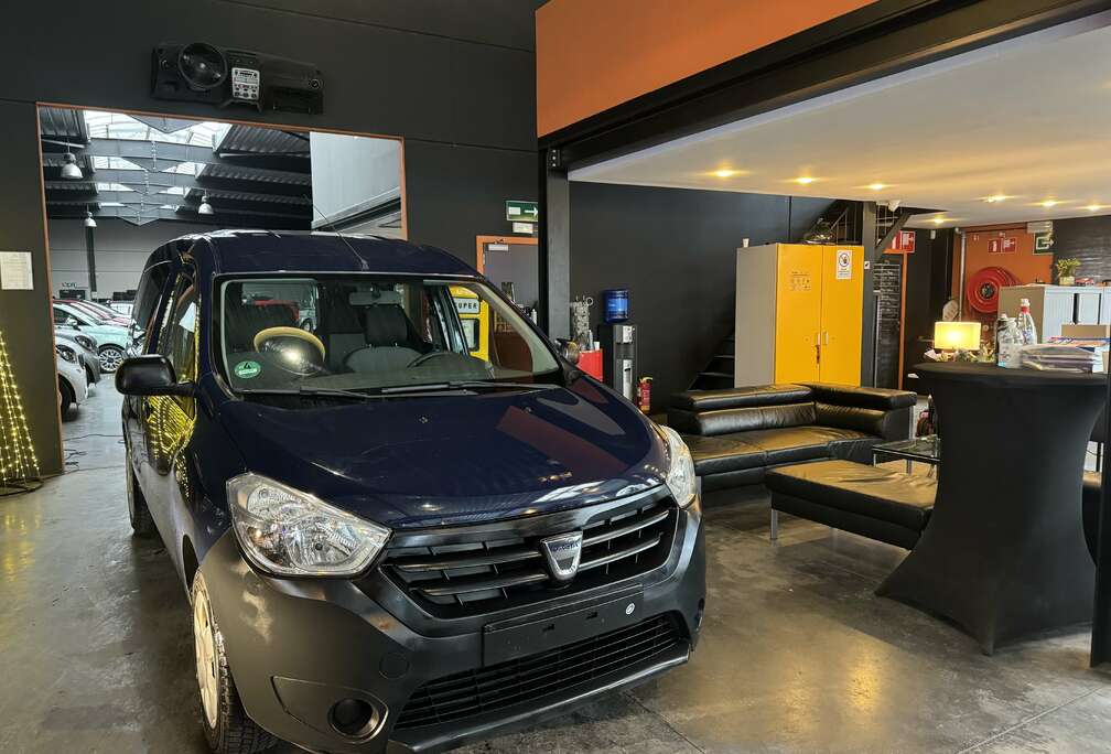 Dacia 1.6i - CARNET COMPLET - RADIO USB/AUX - 5 PLACES