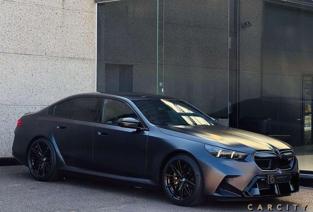 BMW M5  KERAMISCHE REMMEN  CARBON PACK  TREKHAAK