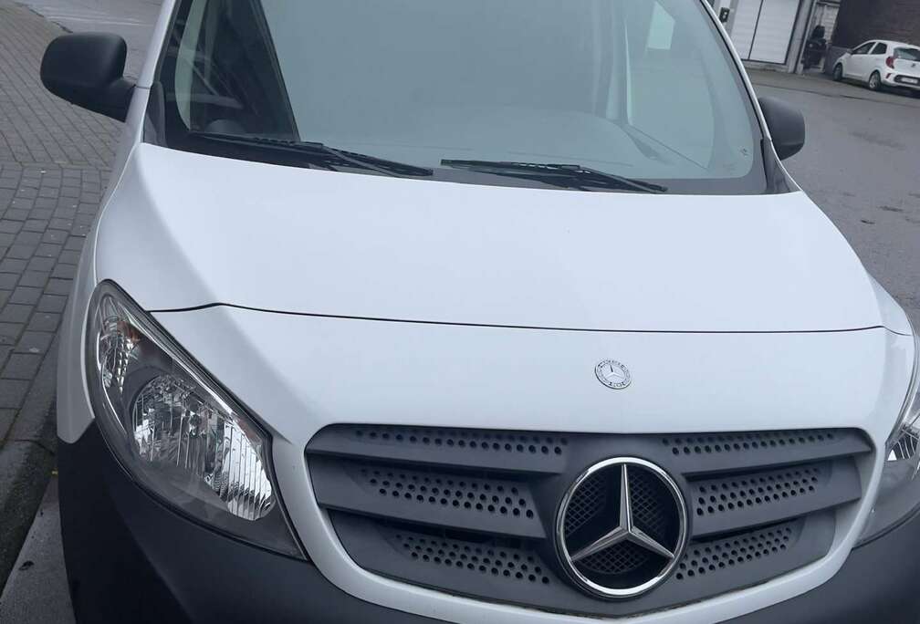 Mercedes-Benz 108 CDI BlueEFFICIENCY kompakt GSM : 0492405979