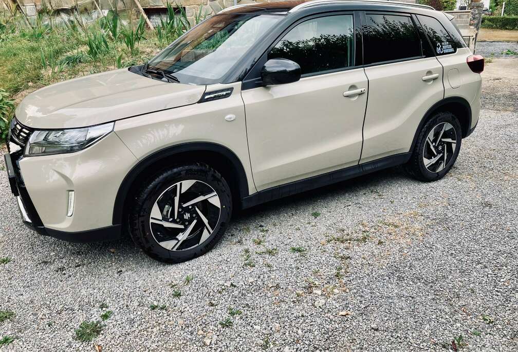 Suzuki Vitara 1.4 Turbo Boosterjet SHVS MHEV 2WD GL+ avec attelage et 2 kits roues ALU - Garantie 7 ans