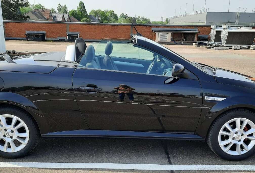 Opel Tigra Twintop 1.4i XEP 16v Linea Rossa Easytronic