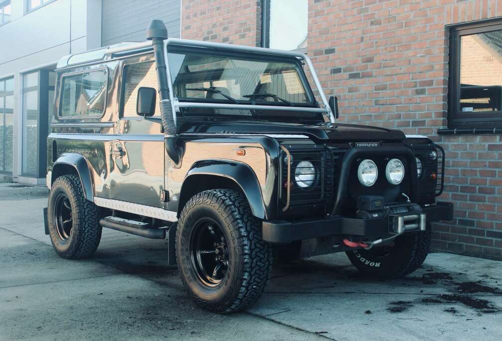 Land Rover 90 SE TD5 15P // Lichte Vracht