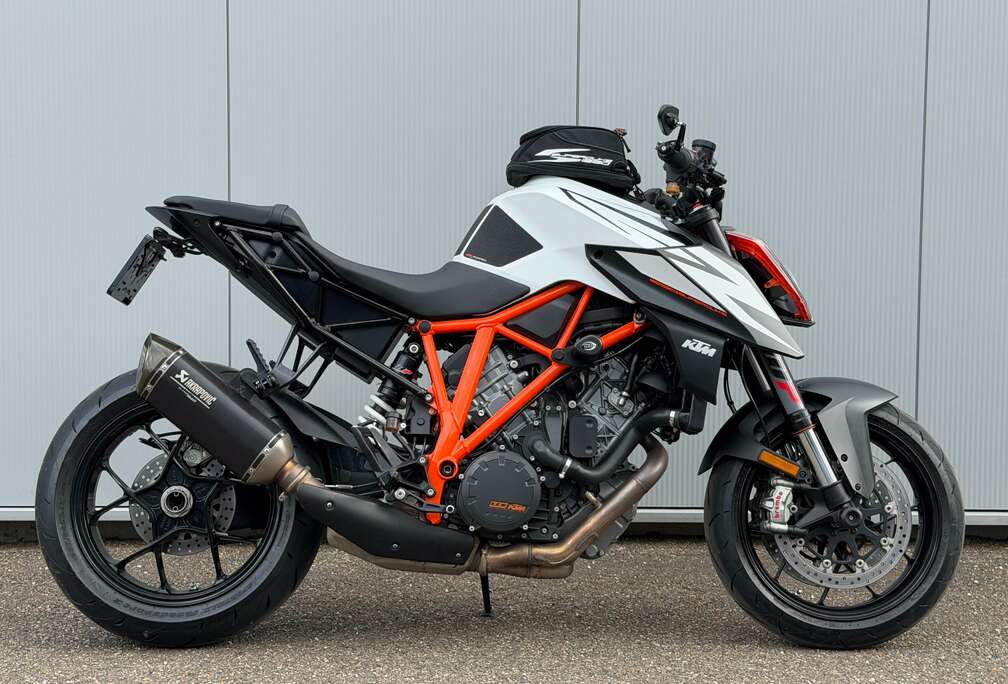 Akrapovic /Quickshifter /Handverwarming