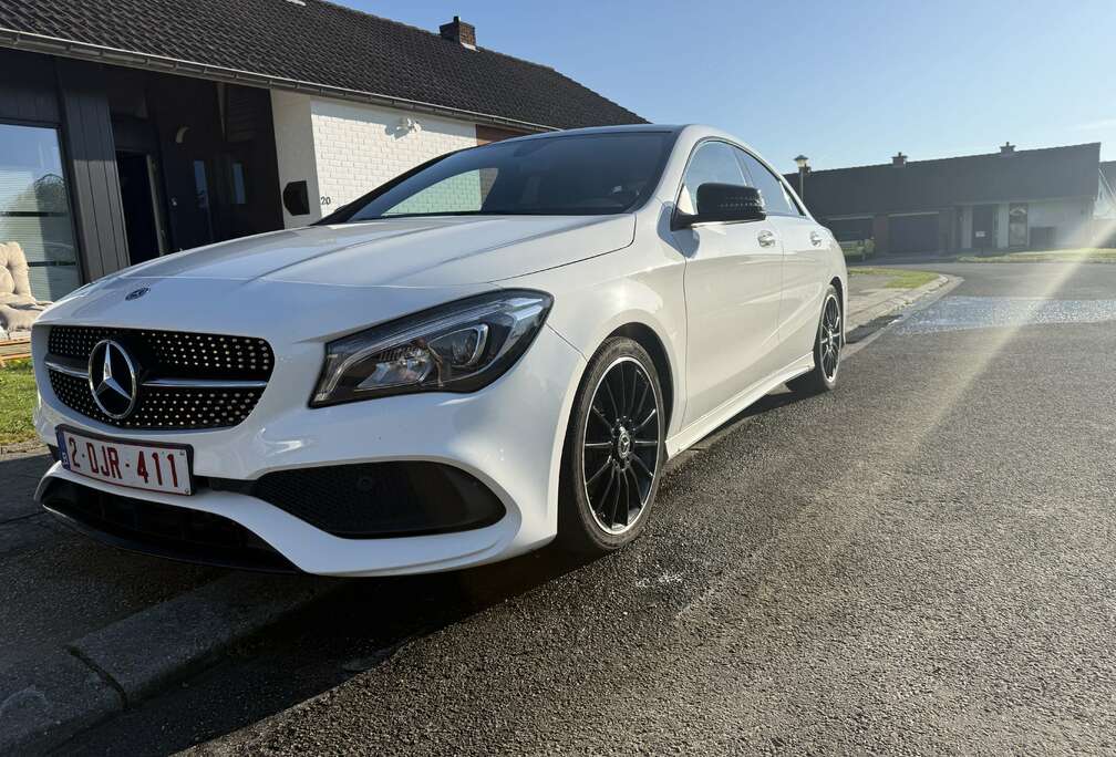 Mercedes-Benz Mercedes CLA 220 AMG Line