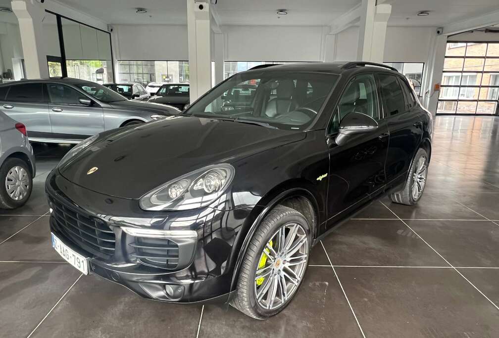 Porsche Cayenne 3.0i V6 PHEV S Platinum Edition Tiptronic S (306 kW)
