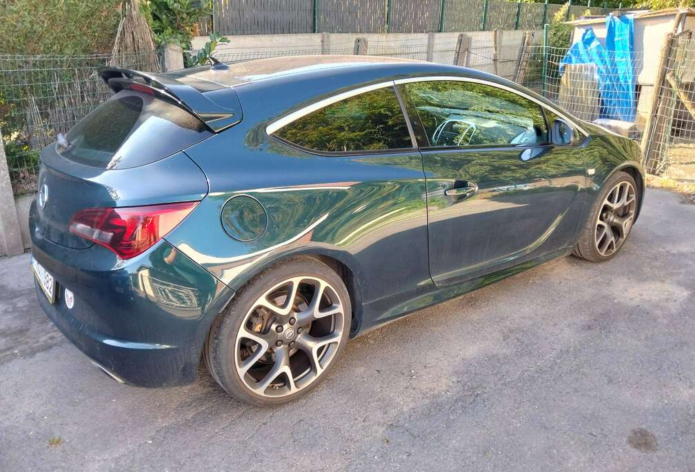 Opel Astra OPC 2.0 Turbo