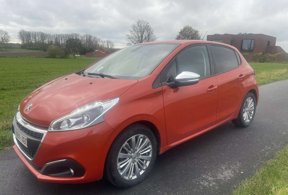 Peugeot 208 1.2 benz Signature airco/navi/gekeurd verkoop