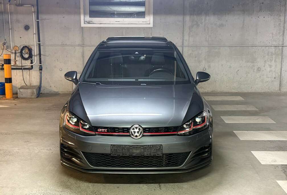 Volkswagen Golf 2.0 TSI Performance DSG