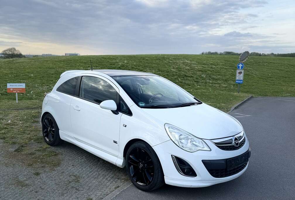 Opel 1.4i Black Edition OPC