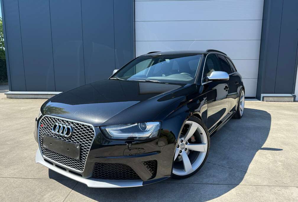 Audi RS4 4.2 V8 FSI Quattro S tronic