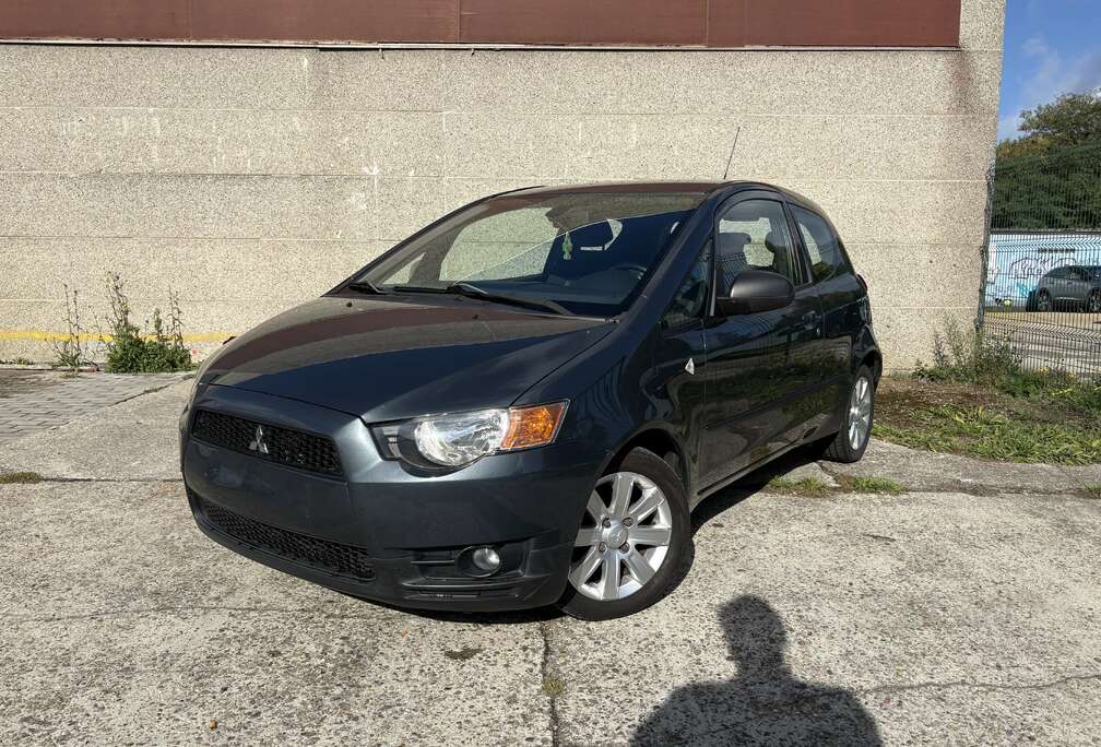 Mitsubishi Z30 - 2012