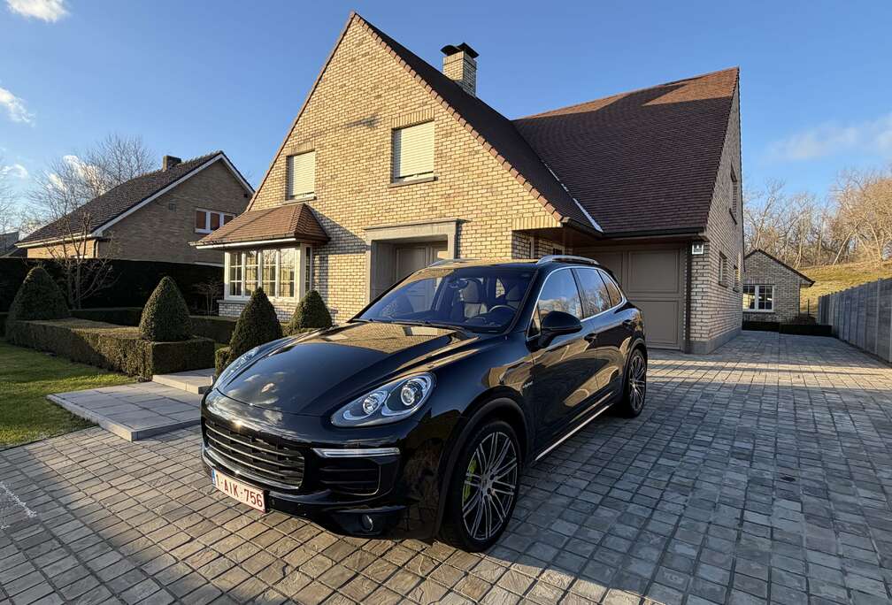 Porsche S Hybrid Tiptronic