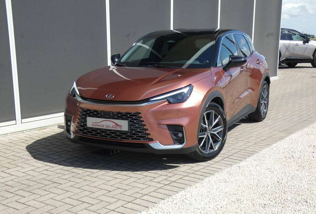 Lexus EMOTION *EXECUTIVE PACK* +Elektrische koffer +Draadloze lader +Mistlichten +ZWART LEDER +Dodehoek +Zetelverwarming