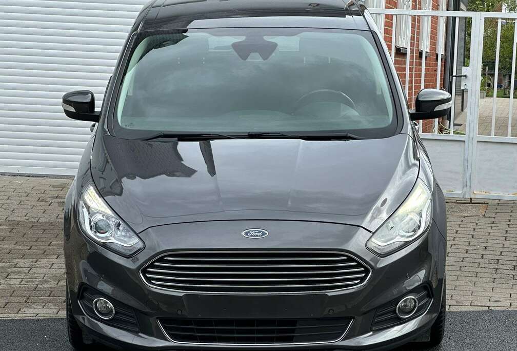 Ford 2.0 TDCi Automatic Titanium *5 Places*