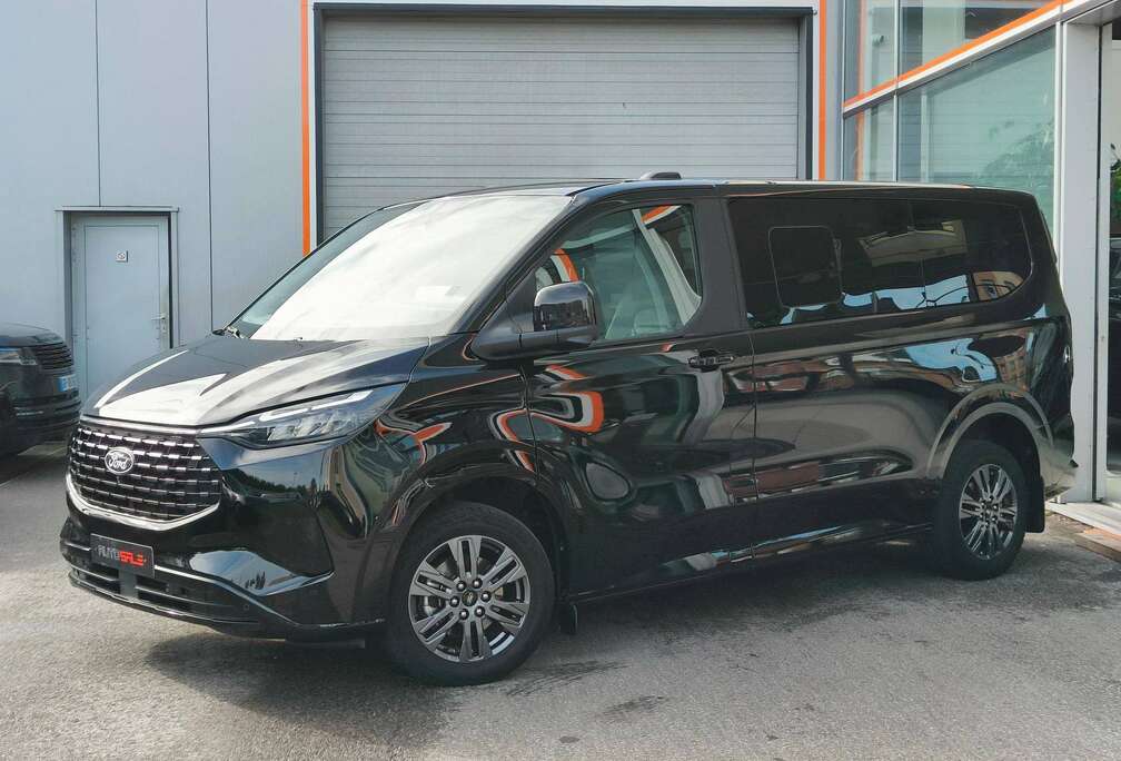 Ford 2.5 L1 9 Seats PHEV Titanium X Leather