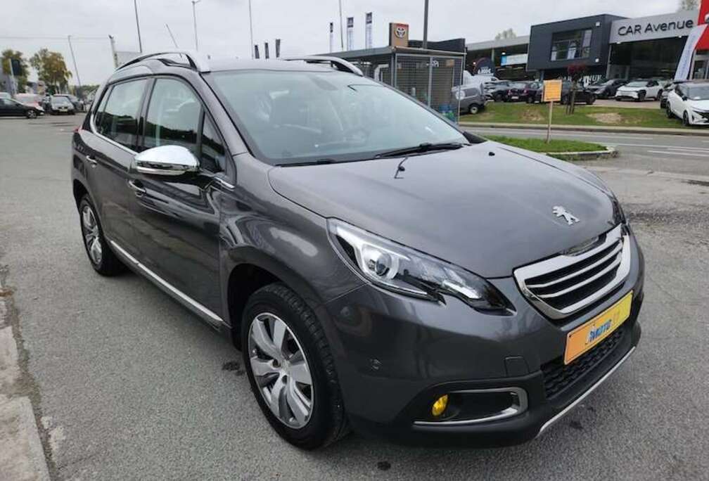 Peugeot 2008 1.2i PureTech Style