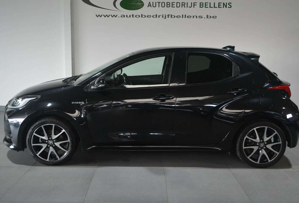 Toyota 1,5 HYBR. STYLE/ LEDER / PANO/NAVI+CAM / HEAD-UP