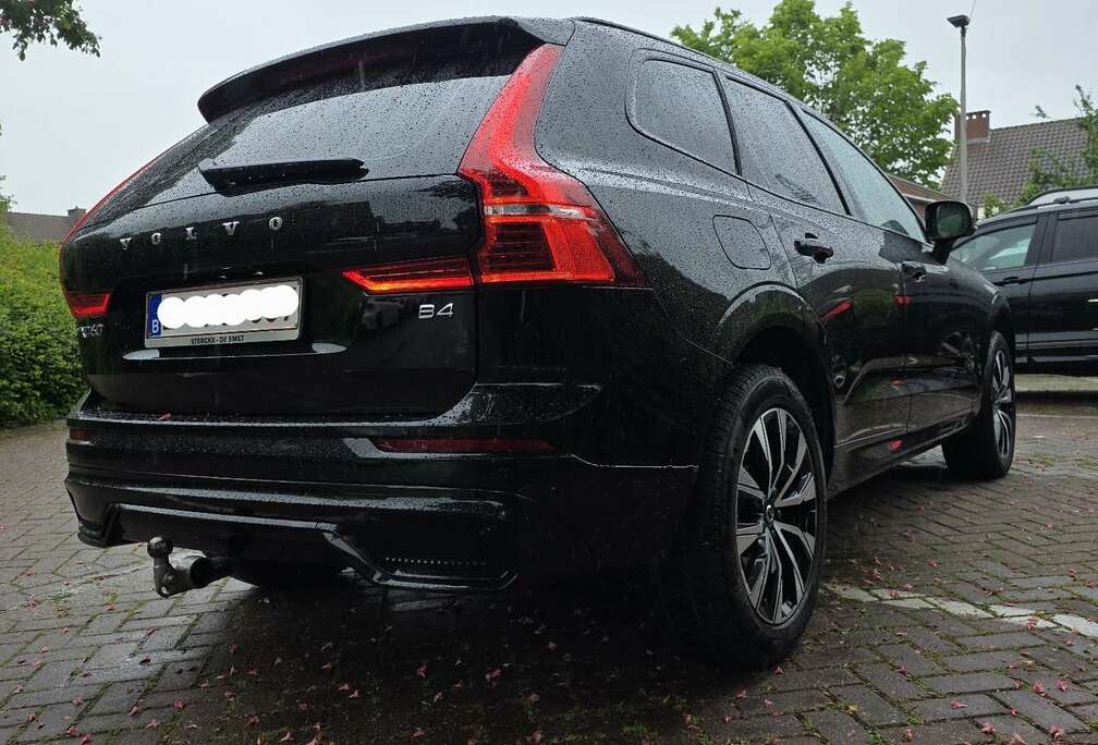 Volvo 2.0 B4 MHEV Ultimate Dark
