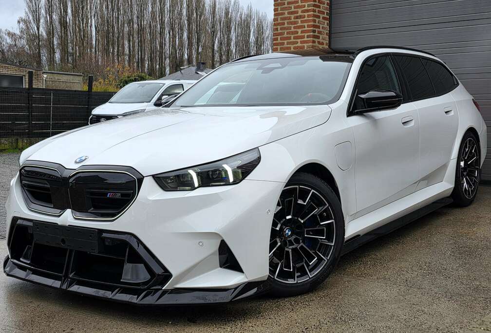 BMW Touring - V8 - 2.000 KM - ALS NIEUW - AKRAPOVIC