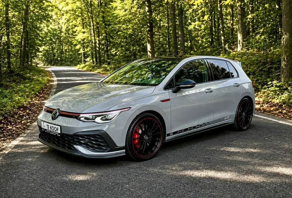 Volkswagen Volkswagen Golf 8 GTI Clubsport 45  Akrapovi  Harman Kardon  Nieuwe banden  NIEUWSTAAT