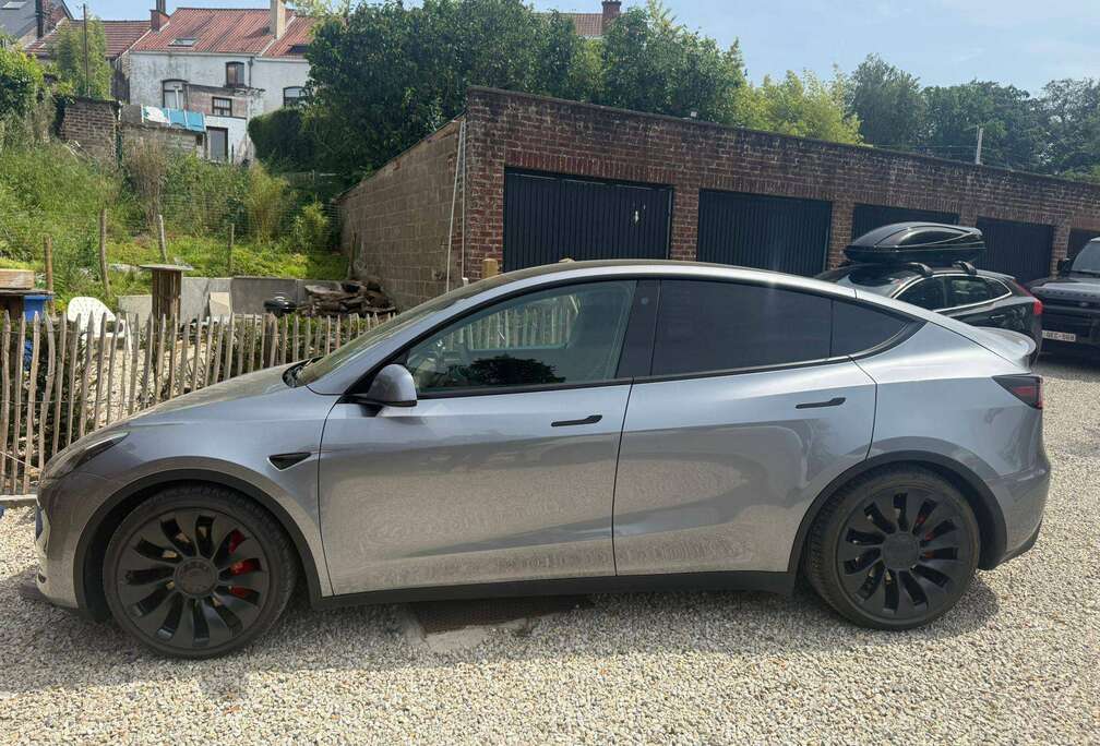 Tesla Model Y 72.5 kWh Dual Motor Performance (377 kW)