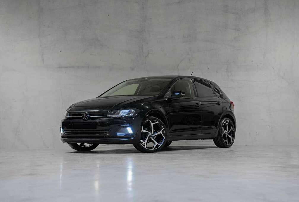 Volkswagen ✖  AUTO | 18\' R-LINE | APPLE CARPLAY | FULL BLACK | TVA ✔