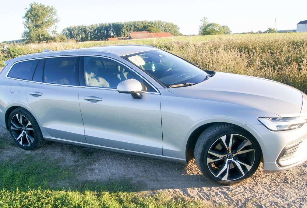 Volvo V60 2.0 B3 MHEV Core DCT