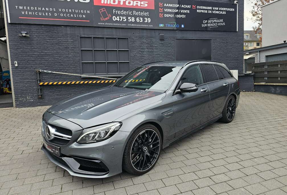 Mercedes-Benz C 63 AMG CARNET MERCEDES BURMESTER
